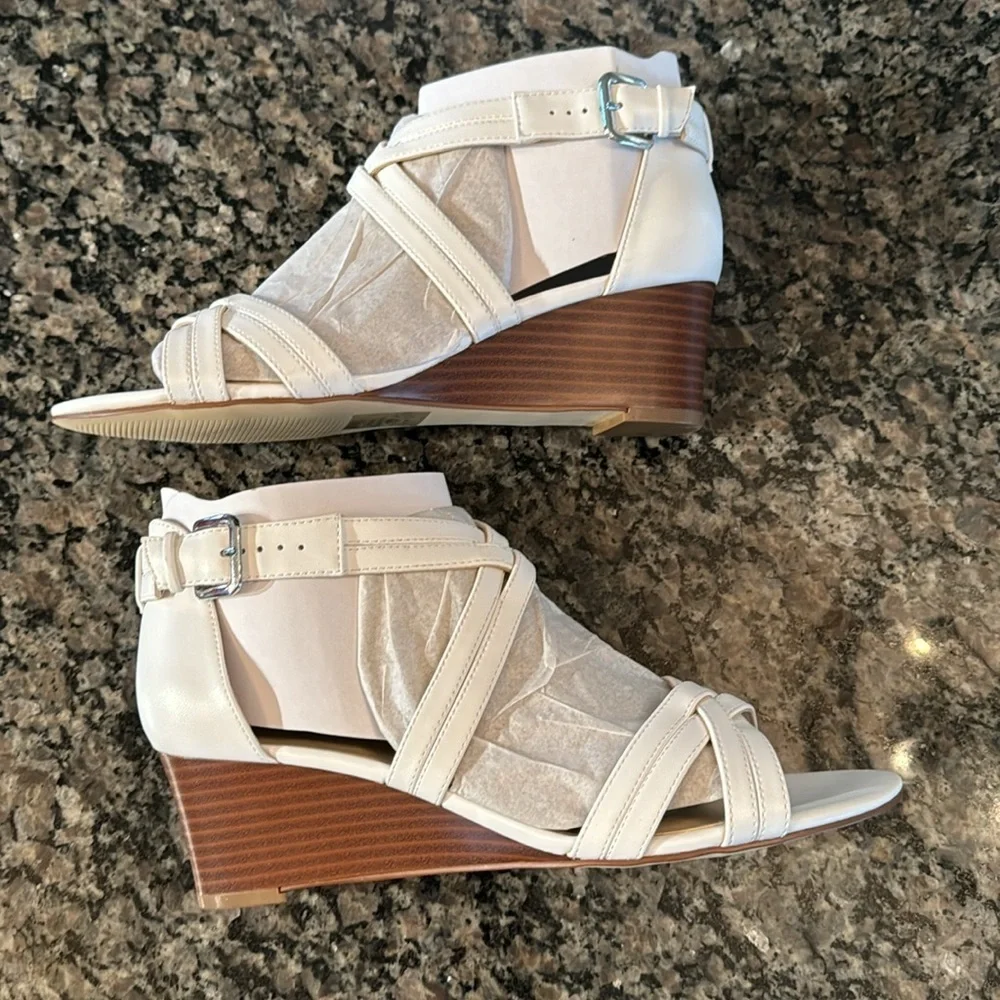 Nine West praline 3 white wedge strap sandal NIB 10.5